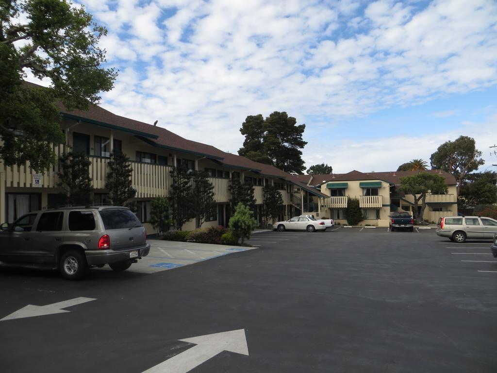 Scottish Fairway Inn Monterey Exterior foto