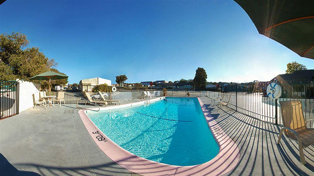 Scottish Fairway Inn Monterey Exterior foto