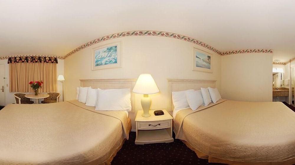 Scottish Fairway Inn Monterey Exterior foto